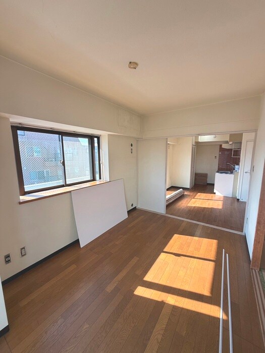 物件内観写真7　(室内からの展望)