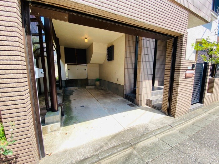 物件外観写真6　(駐車場)