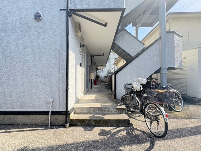 物件外観写真3　(エントランス部分)