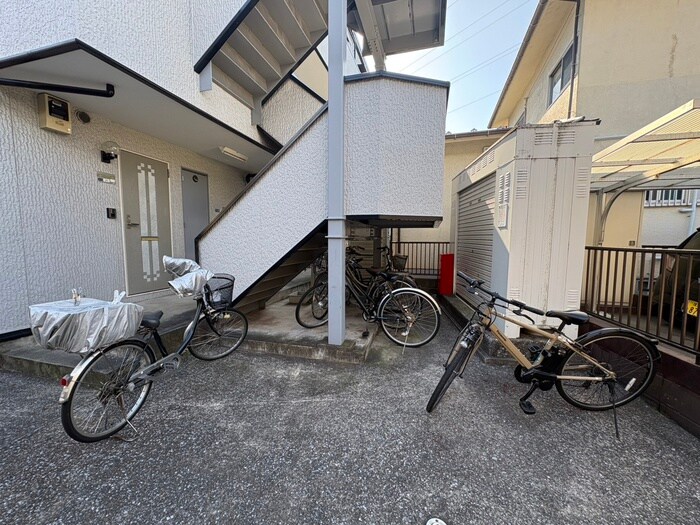 物件外観写真5　(駐輪場)
