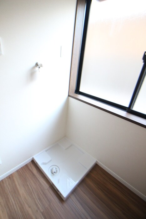 物件内観写真12　(洗濯機置場)