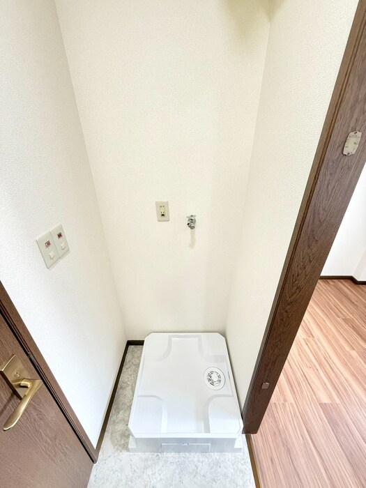 物件内観写真16　(洗濯機置場)