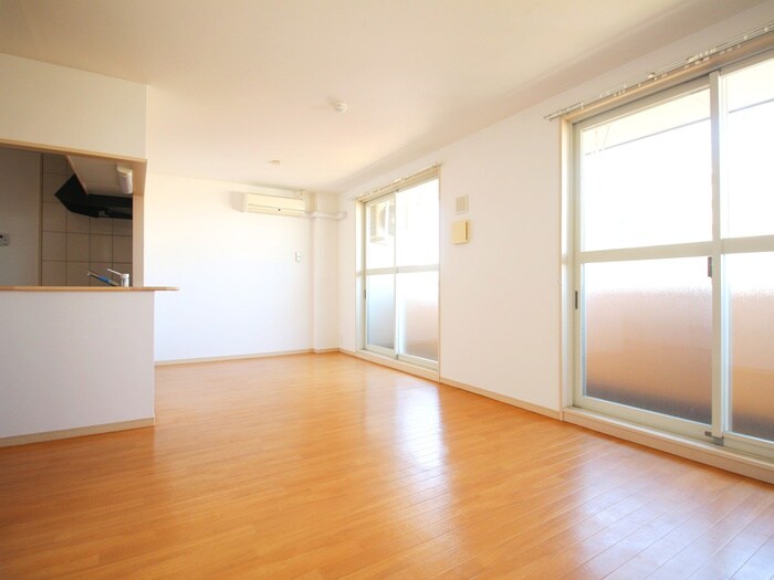 物件内観写真8　(室内からの展望)