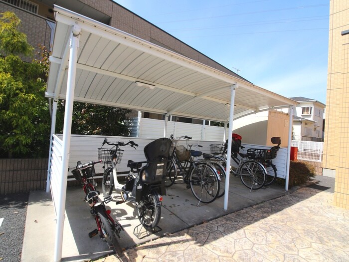 物件外観写真4　(駐輪場)