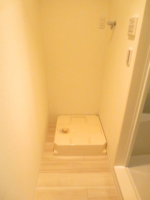 物件内観写真9　(洗濯機置場)