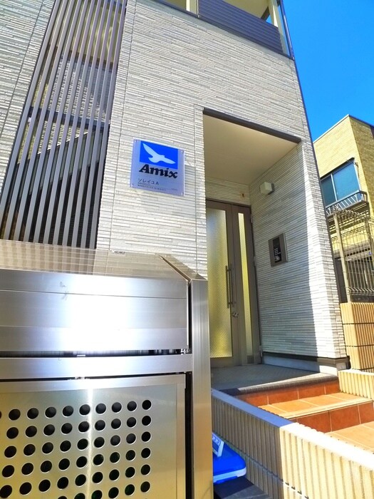 物件外観写真4　(エントランス部分)