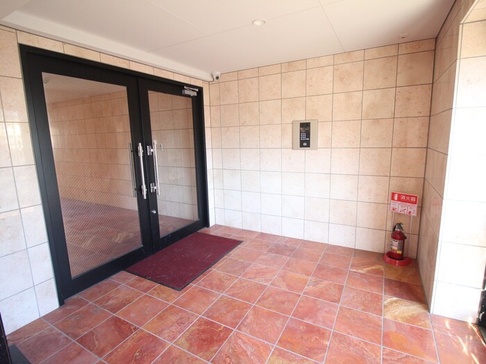 物件外観写真4　(エントランス部分)