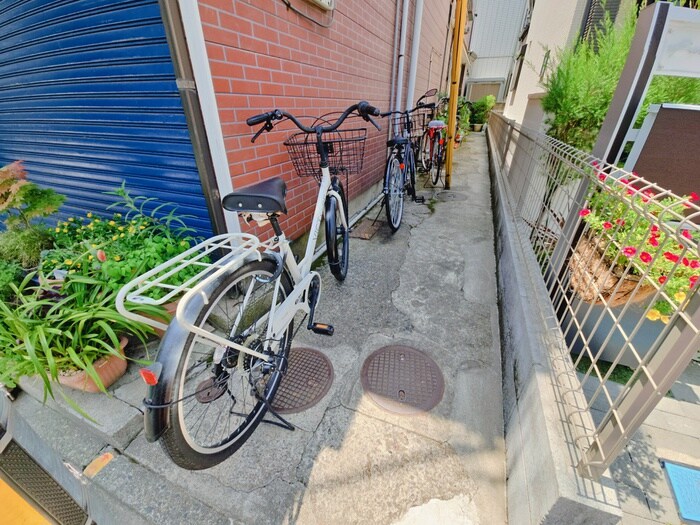 物件外観写真4　(駐輪場)
