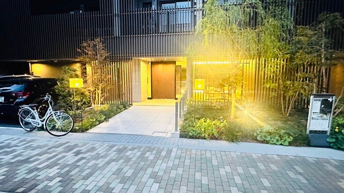 物件外観写真2　(エントランス部分)