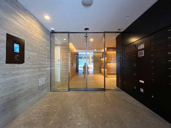 物件外観写真3　(エントランス部分)