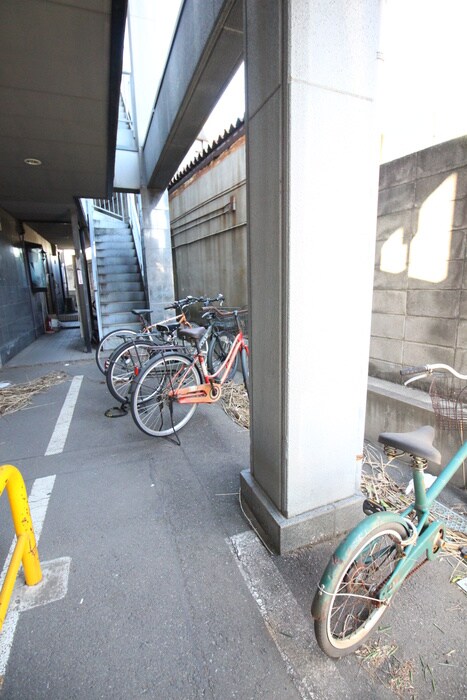 物件外観写真4　(駐輪場)