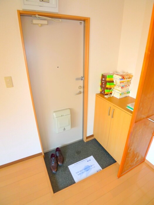 物件内観写真13　(玄関)