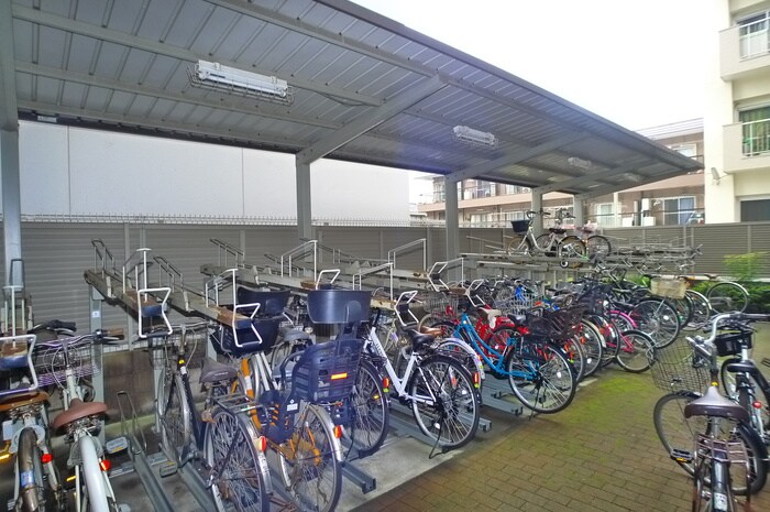 物件外観写真4　(駐輪場)