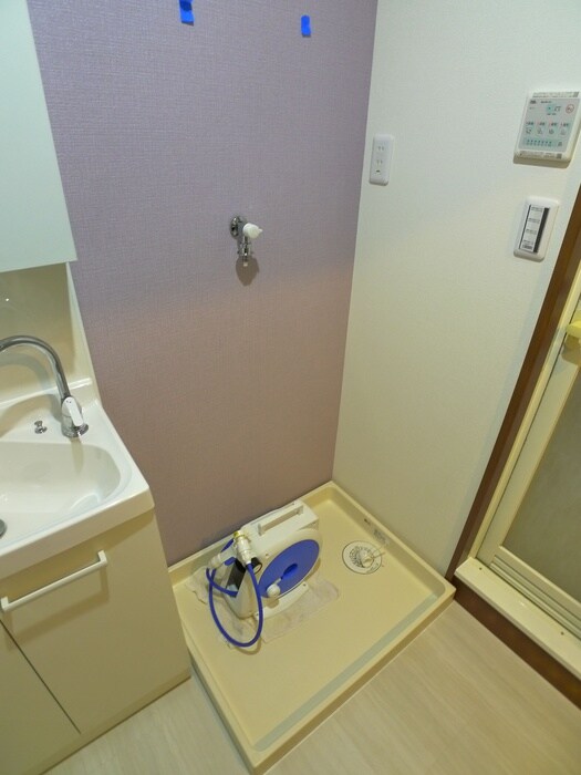 物件内観写真16　(洗濯機置場)