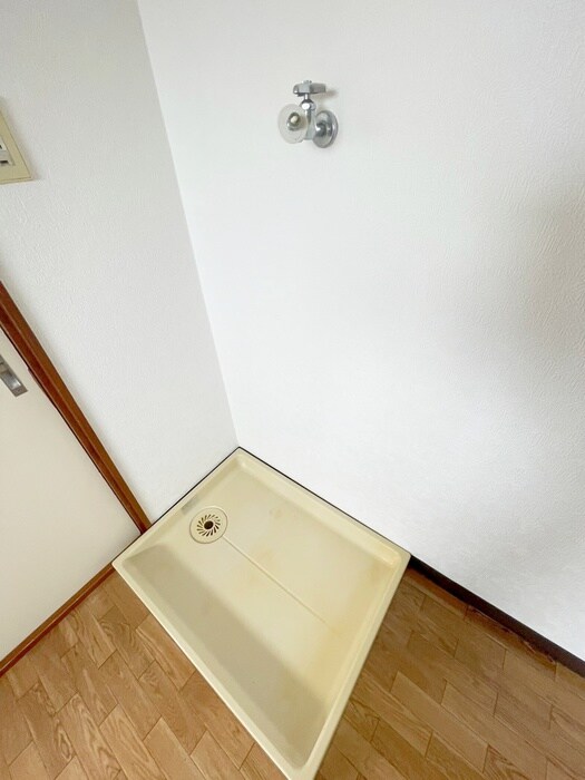 物件内観写真16　(洗濯機置場)