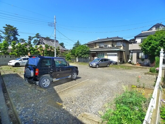 物件外観写真3　(駐車場)