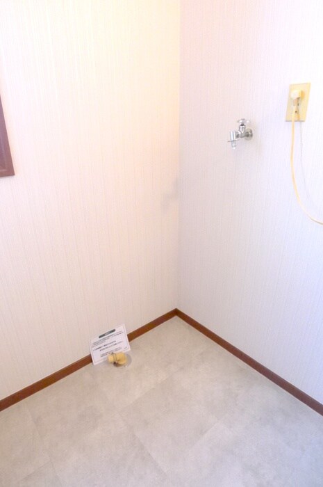 物件内観写真14　(洗濯機置場)