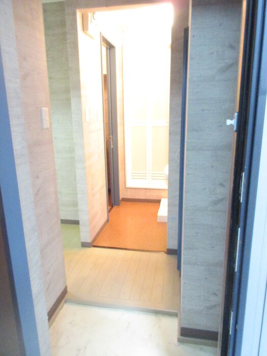 物件内観写真7　(玄関)