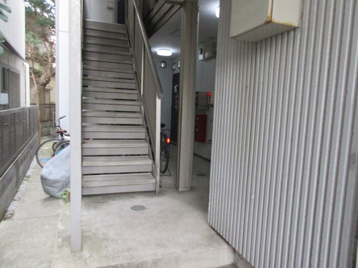 物件外観写真6　(エントランス部分)