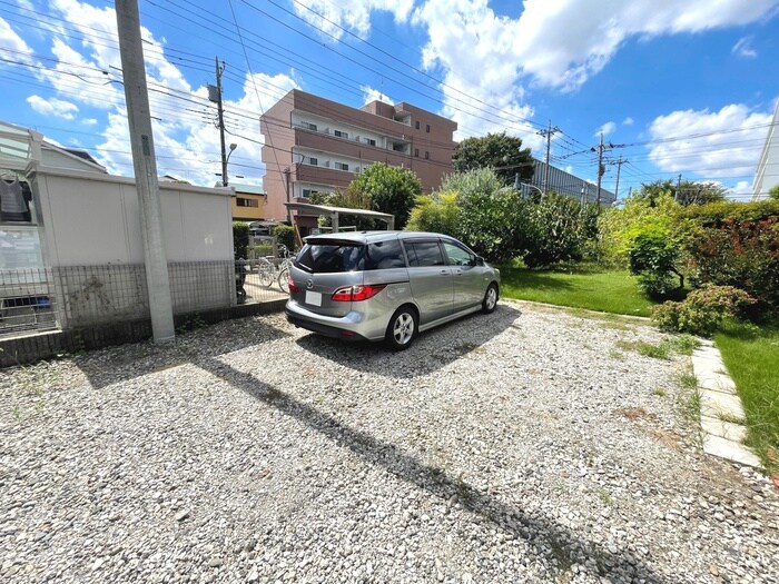 物件外観写真6　(駐車場)