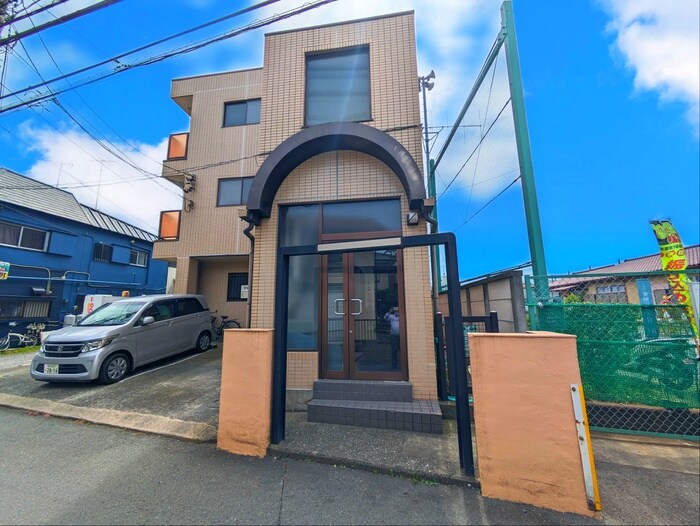 物件外観写真2　(エントランス部分)