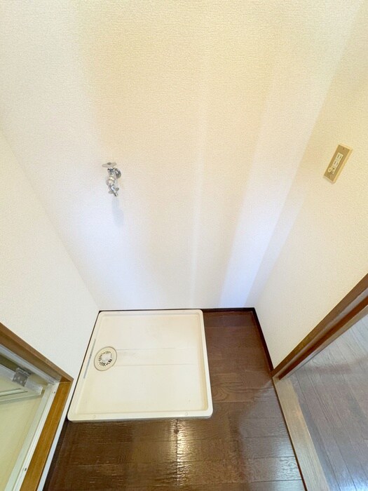 物件内観写真9　(洗濯機置場)