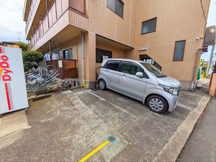 物件外観写真5　(駐車場)