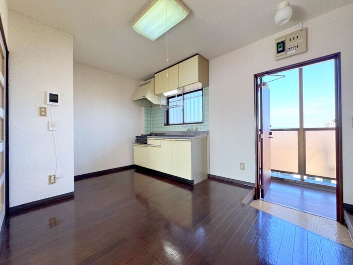 物件内観写真11　(玄関)