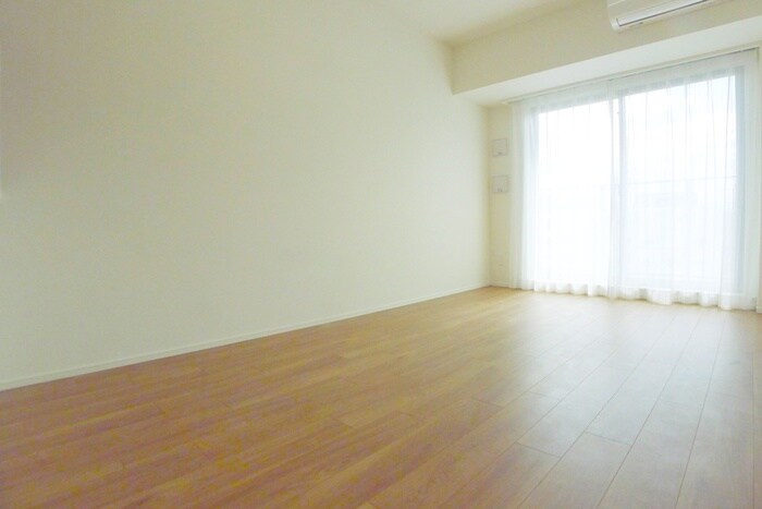 物件内観写真8　(室内からの展望)