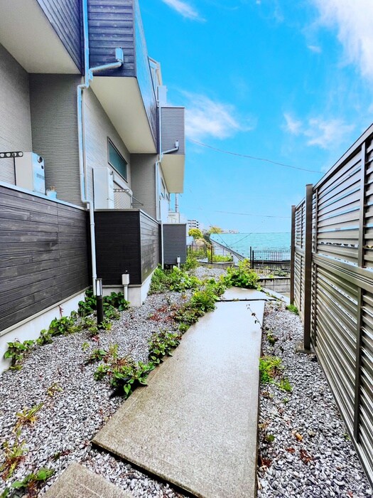 物件外観写真4　(エントランス部分)