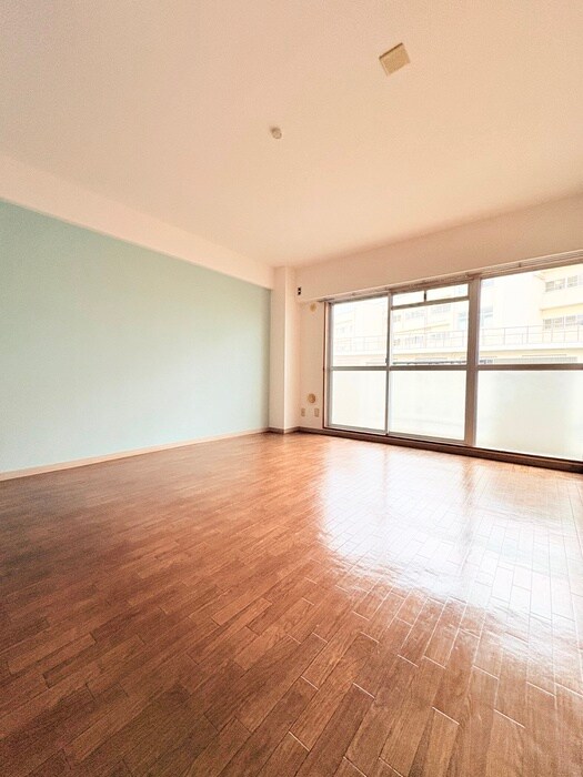 物件内観写真7　(室内からの展望)