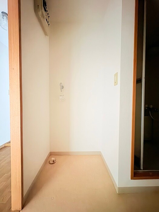 物件内観写真18　(洗濯機置場)