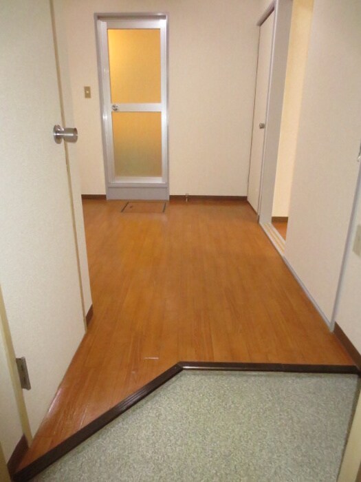 物件内観写真7　(玄関)