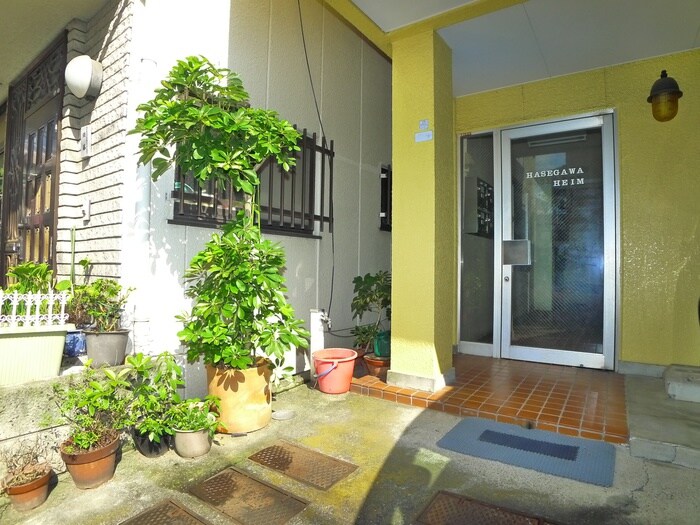 物件外観写真3　(エントランス部分)