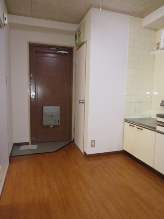 物件内観写真12　(玄関)