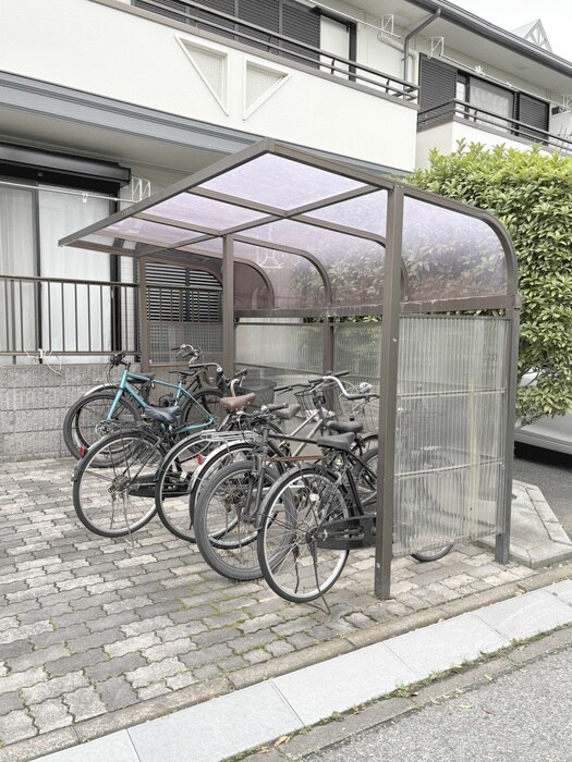 物件外観写真3　(駐輪場)