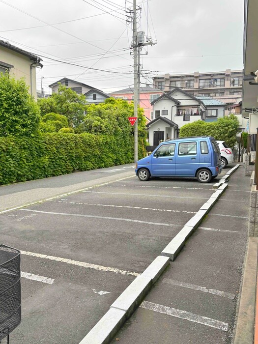 物件外観写真4　(駐車場)