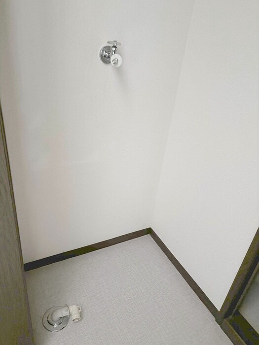 物件内観写真14　(洗濯機置場)