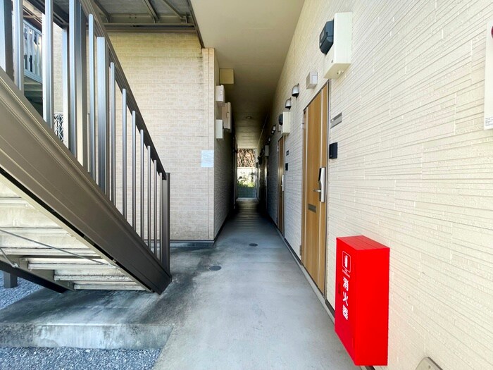 物件外観写真4　(エントランス部分)