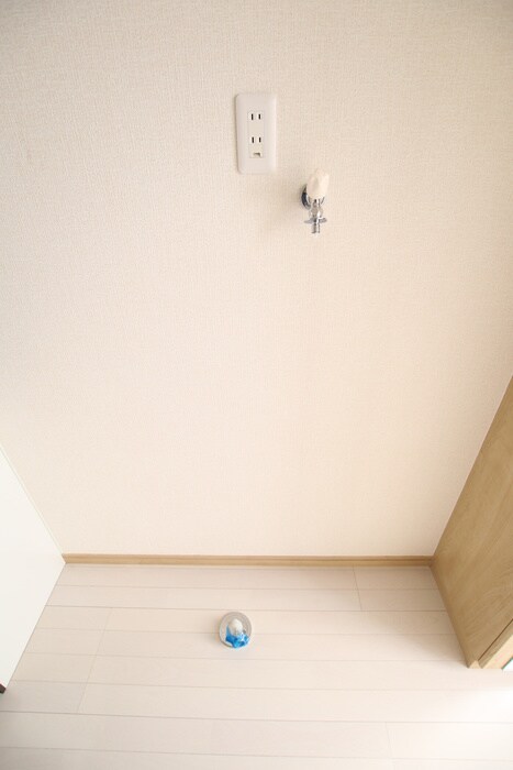 物件内観写真15　(洗濯機置場)