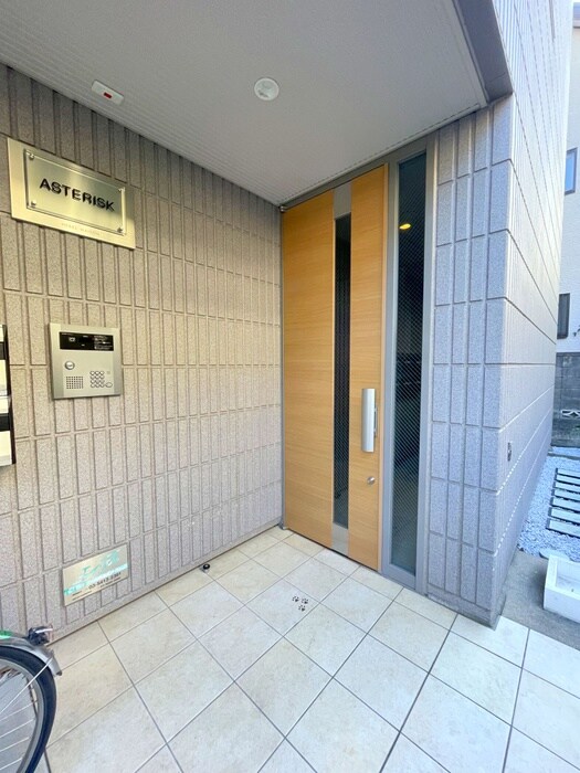 物件外観写真2　(エントランス部分)
