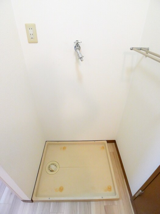 物件内観写真14　(洗濯機置場)