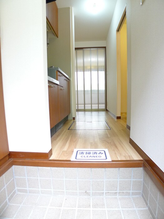 物件内観写真16　(玄関)