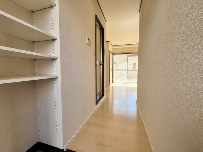 物件内観写真13　(廊下)