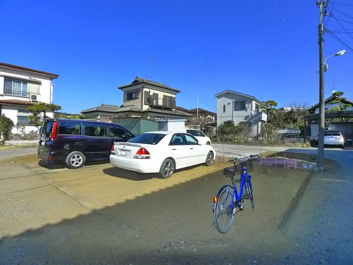 物件外観写真5　(駐車場)