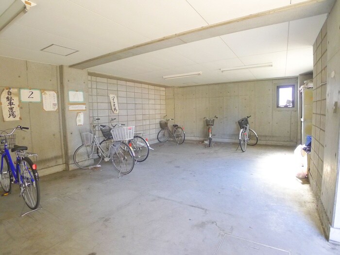 物件外観写真6　(駐輪場)