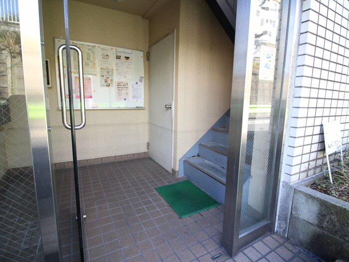 物件外観写真4　(エントランス部分)