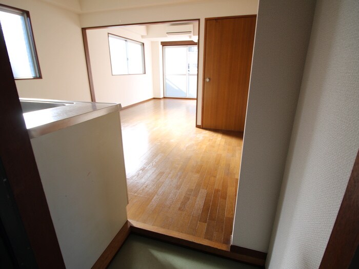 物件内観写真18　(玄関)