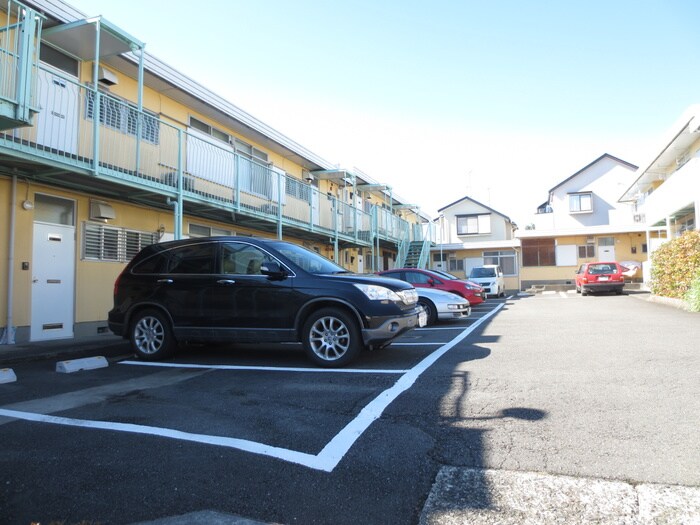 物件外観写真2　(駐車場)