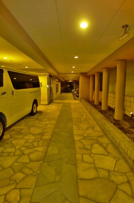 物件外観写真4　(エントランス部分)